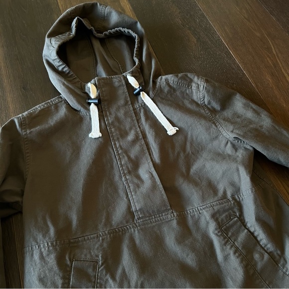 North Face Pullover - Picture 2 of 5